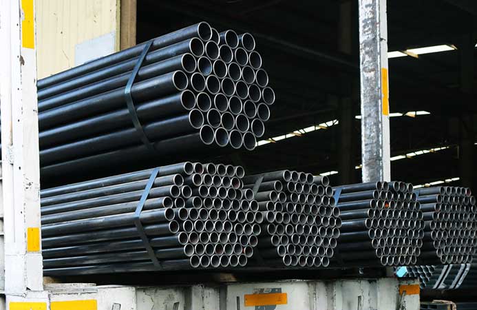 Seamless vs Welded: A Supplier's Guide to Carbon Steel Pipe Types